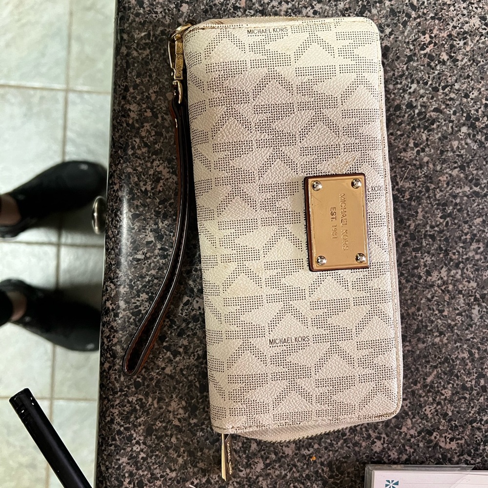Michael kors wallet